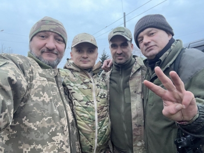 Голова Тернопільської обласної ради з подарунками та смаколиками відвідав воїнів на передовій