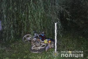 На Тернопільщині 24-річний водій мотоцикла врізався у дерево. Чоловік - у церебральній комі