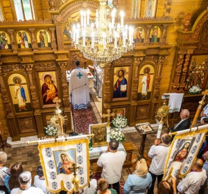 У Тернополі парафіяни Церкви Зарваницької Матері Божої провели благодійний ярмарок, кошти з якого передадуть на ЗСУ