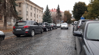 Понад десяток авто - під забороненим знаком: тернопільські водії начхали на ПДР