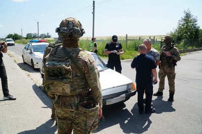 На Тернопільщині поліція та СБУ викрили злочинну групу, яка реалізовувала зброю