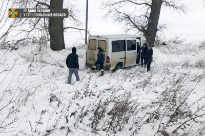 Тернопільські рятувальники витягнули зі снігових заметів три траспортні засоби