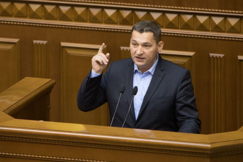 Народний депутат Микола Люшняк віддав свою місячну зарплату медикам Монастирищини