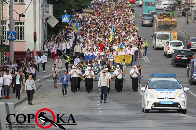 Сотні тернополян відзначили День Героїв грандіозною ходою (фото)