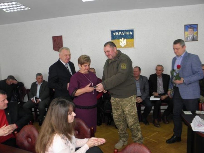 Укропівку Любомиру Іваніск нагородили почесною медаллю Добровольчого батальйону «СВЯТОЇ МАРІЇ»