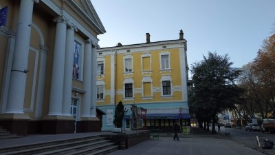 Відреставрували фасад одного із найстаріших будинків у центрі Тернополя