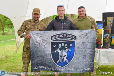 На благодійному аукціоні у Чорткові зібрали понад 250 тисяч гривень для 42 бригади