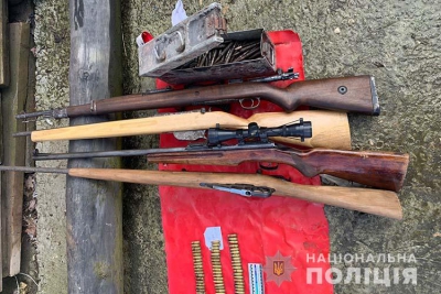 На Тернопільщині викладач зберігав у будинку арсенал зброї та набоїв