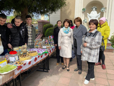 На Тернопільщині провели благодійну виставку-розпродаж на підтримку ЗСУ
