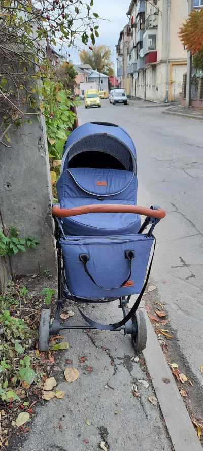 На одній з вулиць Тернополя мами з малюками змушені ризикувати здоров’ям (фотофакт)