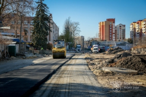 У Тернополі на вулиці Галицькій триває будівництво нової автомобільної дороги