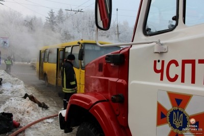 Вчора у Тернополі загорілася маршрутка (відео)