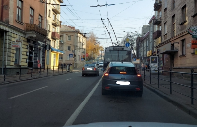 У Тернополі водії грубо порушують правила дорожнього руху (фотофакт)