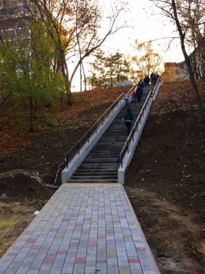 У Тернополі відремонтували сходи, що ведуть від вул. Дружби до гідропарку «Топільче»