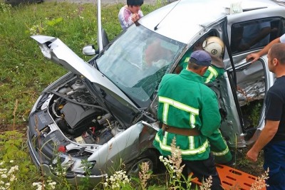 На Тернопільщині рятувальники витягували жінку з розбитого у ДТП авто