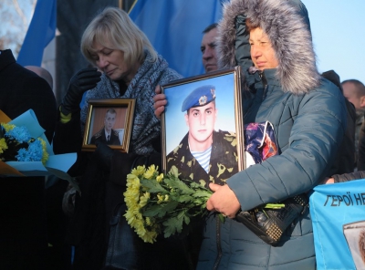 Молитви і сльози: у Тернополі вшанували пам&#039;ять полеглих героїв (фото)
