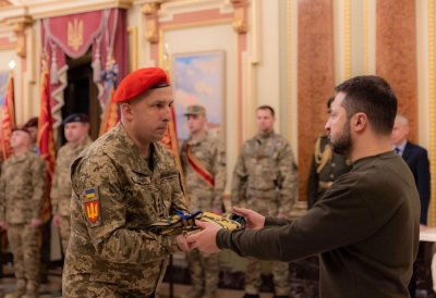 Президент нагородив почесною відзнакою командира 44 окремої артилерійської бригади імені гетьмана Данила Апостола