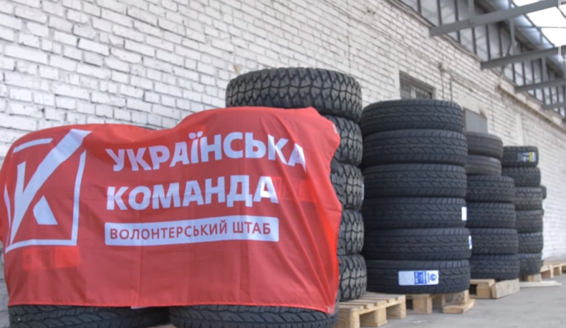 Десятки автівок повернуться у стрій, - «Українська команда» передала захисникам колеса для машин