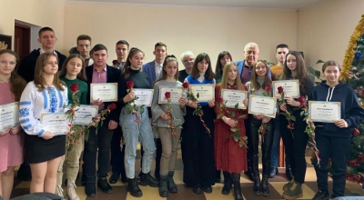 Петро Гадз нагородив найкращих учнів Бучаччини стипендіями