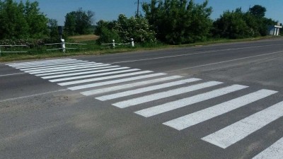 Дорожню розмітку оновлюють на дорогах Тернопільщини