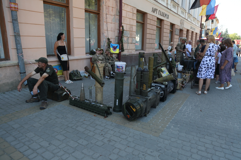 “Дата наповнена змістом”: у Тернополі презентували виставку-інсталяцію