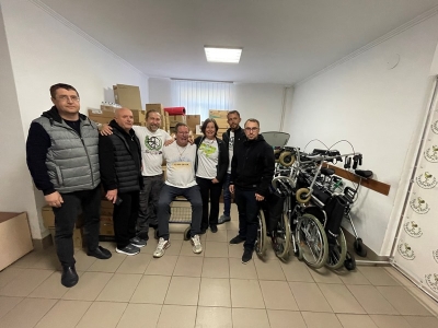 Партнери «Української команди» з Німеччини привезли повний автобус допомоги для лікарні у Збаражі (відео)