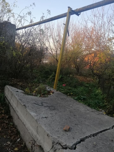 «Помийна яма»: у місті на Тернопільщині скаржаться на купи сміття біля ставу