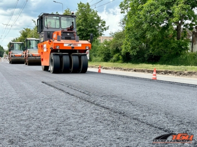 У Тернополі продовжують ремонтувати дороги та прибудинкові території