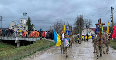 Громада Тернопільщини провела в останню дорогу полеглого воїна Романа Мидляка