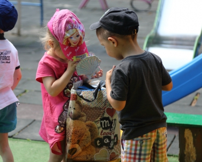 У Тернополі волонтери «Платформи єдності» привезли подарунки для дітей-сиріт та дітей внутрішньо переміщених осіб (фото)