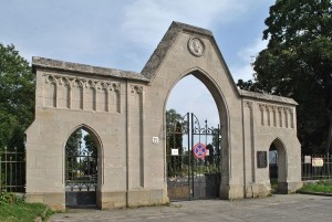 У Тернополі наркоман вчиняв наругу над могилами Микулинецького кладовища