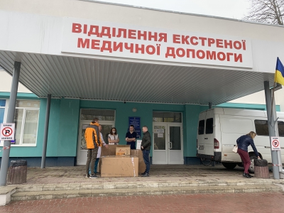 Понад 300 кг медичних препаратів передали волонтери тернопільській лікарні № 2 (фото)