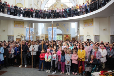 Кілька тисяч освітян взяли участь у масштабній прощі на Тернопільщині