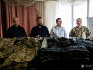 З Тернополя для військовослужбовців ЗСУ передали чергову партію військової форми та розвантажувальних систем