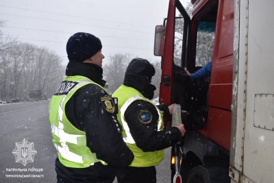 На Тернопільщині перевіряють водіїв вантажівок та автобусів
