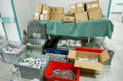 Тернопільська лікарня швидкої допомоги отримала медичне обладнання від благодійників з міста-партнера Хожув