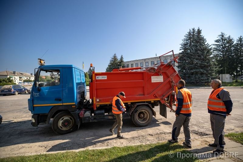 У Лановецькій громаді на Тернопільщині налагодили вивіз ТПВ завдяки допомозі Програми USAID DOBRE