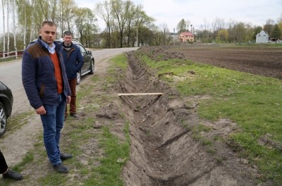 На Вишнівеччині беруться за сільські дороги та вирішили проблему підтоплення дворів