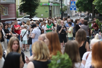 «Ця ідея – провальна»: у Тернополі відбувся мітинг проти об’єднання гімназії Франка та техліцею (фоторепортаж)