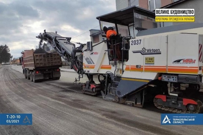 На Тернопільщині дорога, ремонт якої розпочали наприкінці 2020 року, знову на ремонті