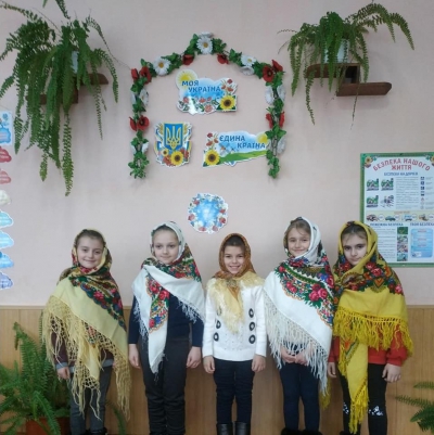 На Тернопільщині люди започаткували флешмоб до Дня української хустки (фото)