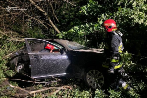 ДТП на Тернопільщині: рятувальникам довелося діставати людей з понівеченого автомобіля