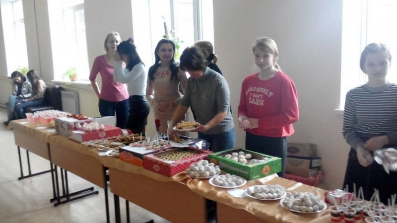 2 000 грн на відновлення їдальні: учні Вишнівецької ОТГ організували солодку ярмарку