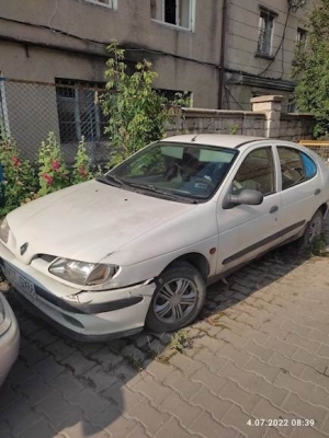 У Тернополі покинутий автомобіль на вул. Івана Франка перемістять на арештмайданчик