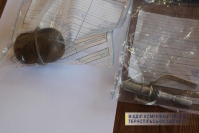 На Тернопіллі грузин розгулював з гранатою, яку від правоохоронців сховав у сумочку неповнолітньої