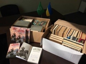 Кілька десятків україномовних книг відправили тернополяни бібліотеці у луганський Старобільськ