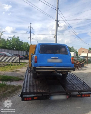 У Тернополі поліцейські евакуювали автомобіль, водій якого &quot;невдало&quot; припаркувався