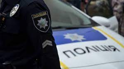 У Тернополі поліцейські врятували жінку, котра хотіла вистрибнути з вікна