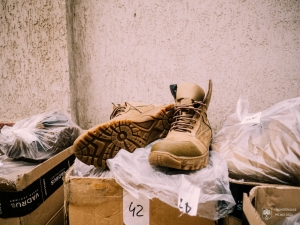 З Тернополя для захисників з Територіальної оборони передали 250 пар зимового взуття