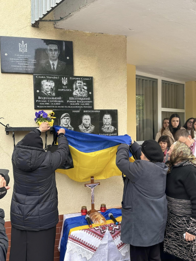 На Тернопільщині відкрили меморіальну дошку в памʼять про трьох Героїв